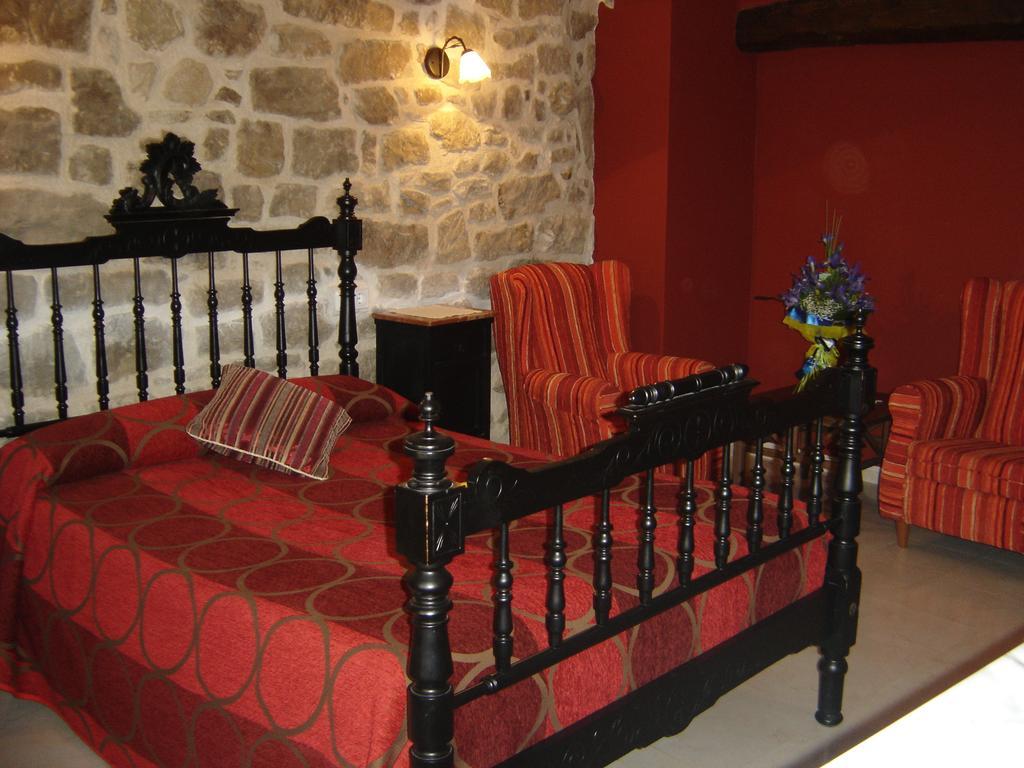 Hostal Casa Laure Y Mª Jose Arens de Lledo Exterior photo