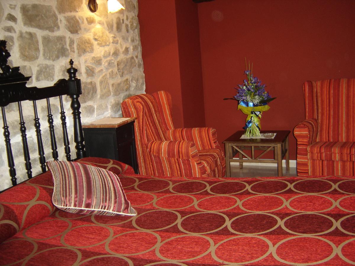 Hostal Casa Laure Y Mª Jose Arens de Lledo Exterior photo
